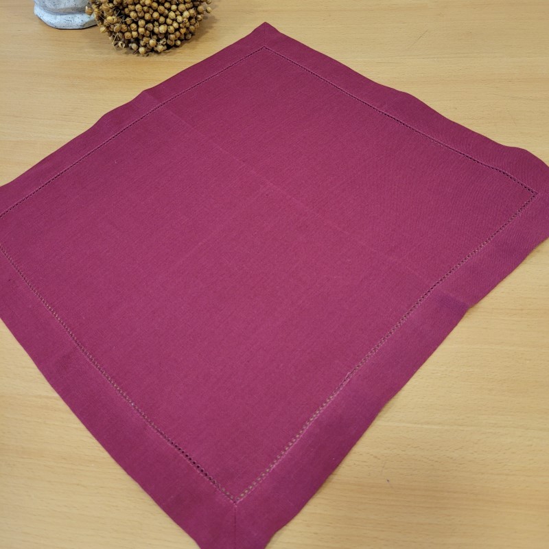 Serweta lniana - kolor burgund , z mereżką , bordiurą +/- 4 cm   - rozmiar 40 x 40 cm - Nr modelu 6